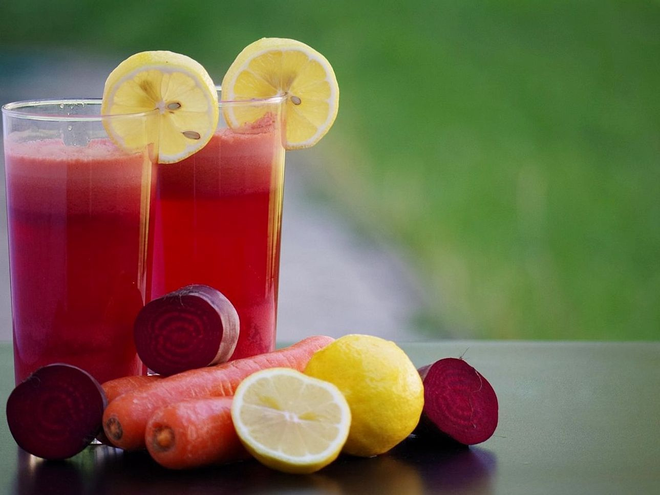 Smoothie Çeşitlerimiz Kırmızı Sarı Yeşil Kombinasyonda Sunar